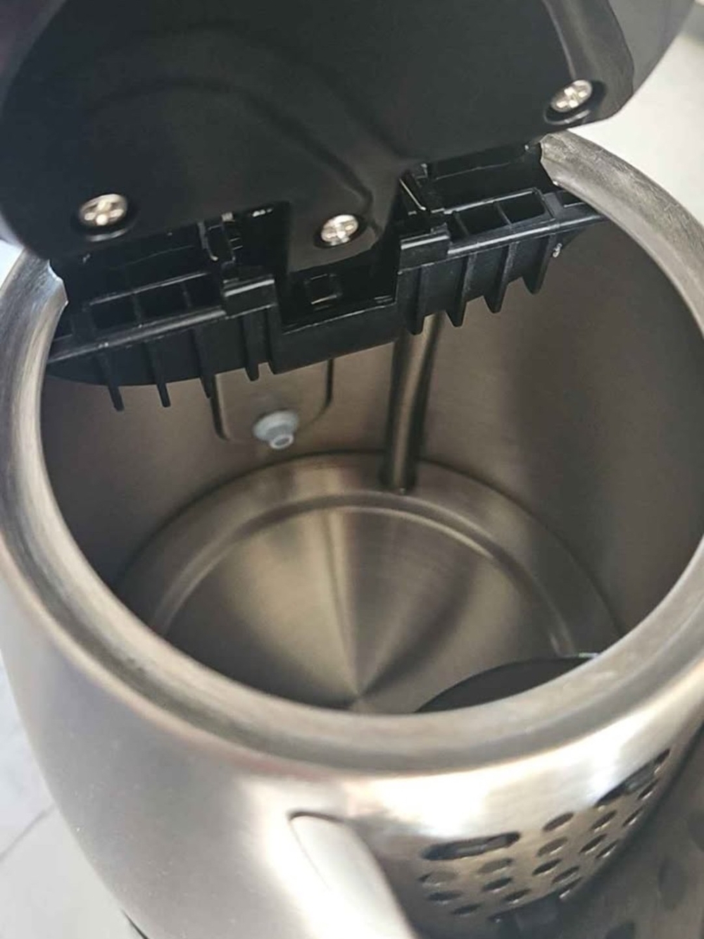 Hamilton Beach Stainless Steel Electric Kettle with Black Handle - Picture 3 of 3